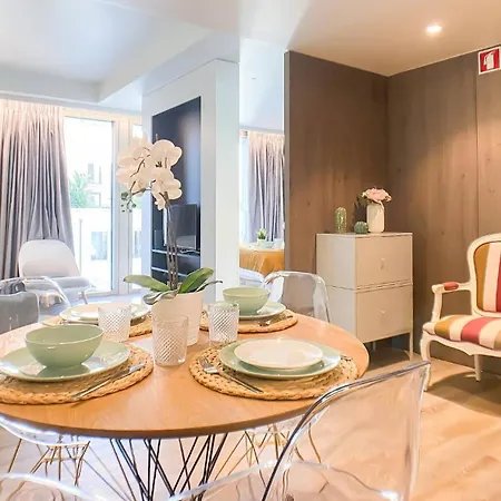 Downtown Design Апартаменти